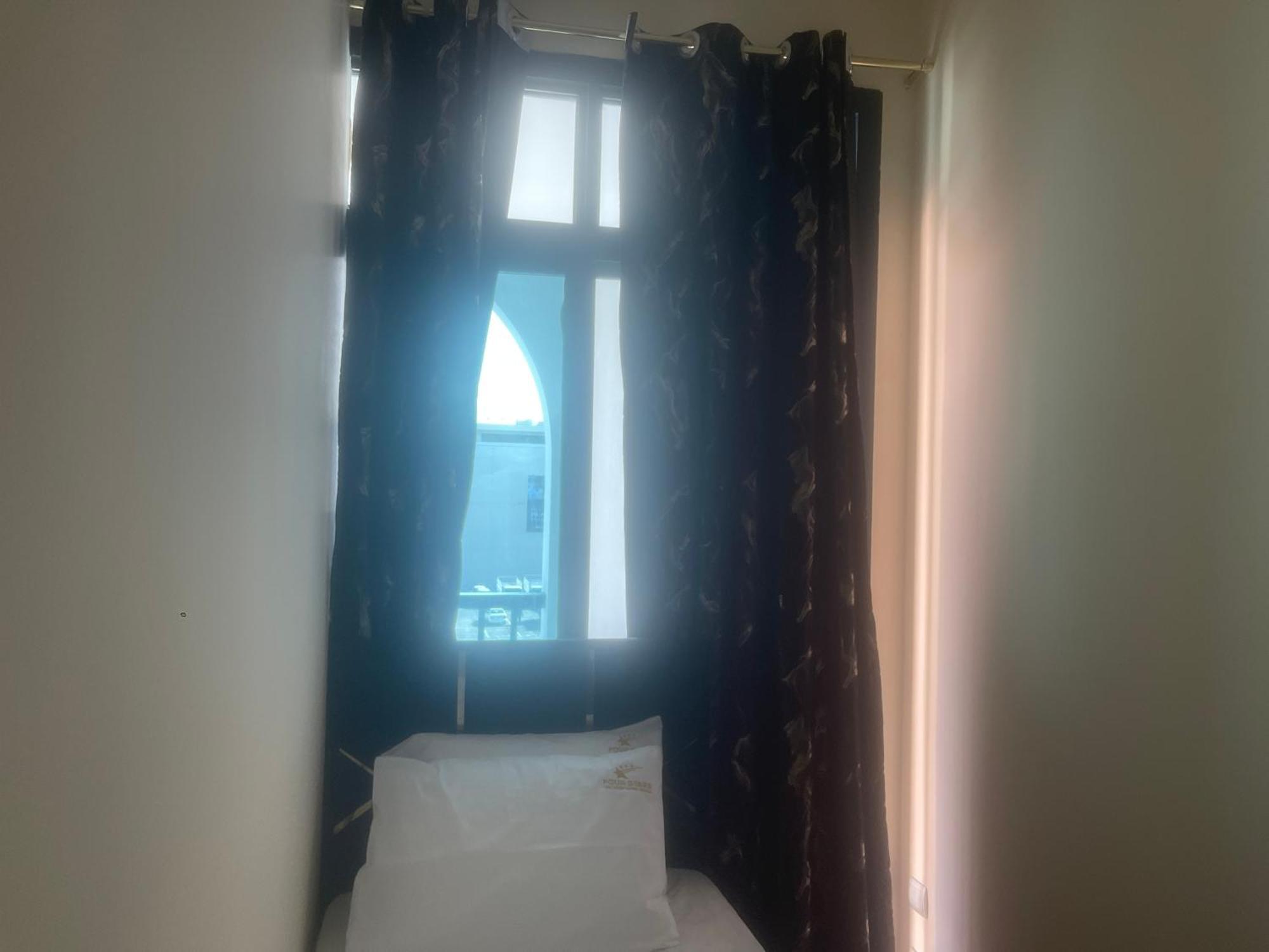 Four Stars Hostel Dubai Buitenkant foto