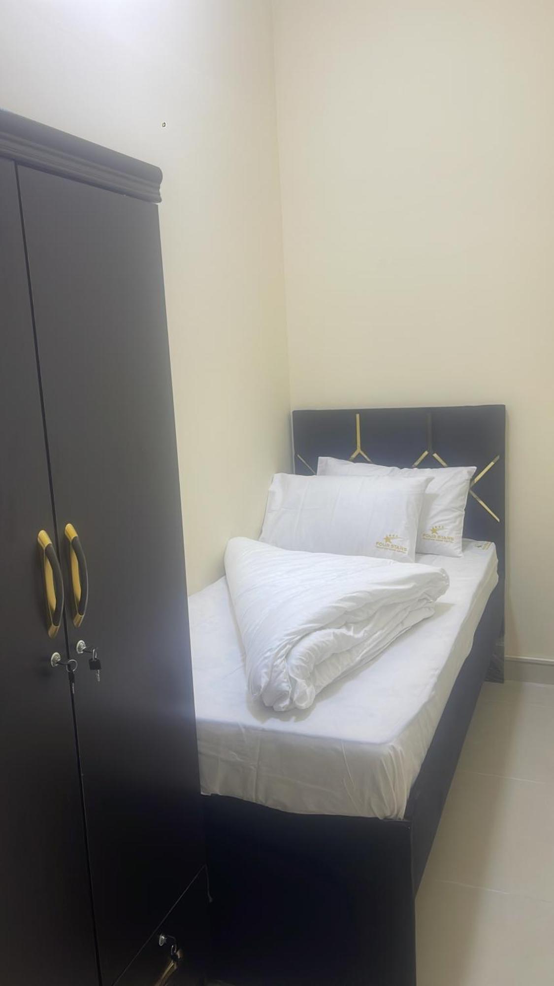 Four Stars Hostel Dubai Buitenkant foto