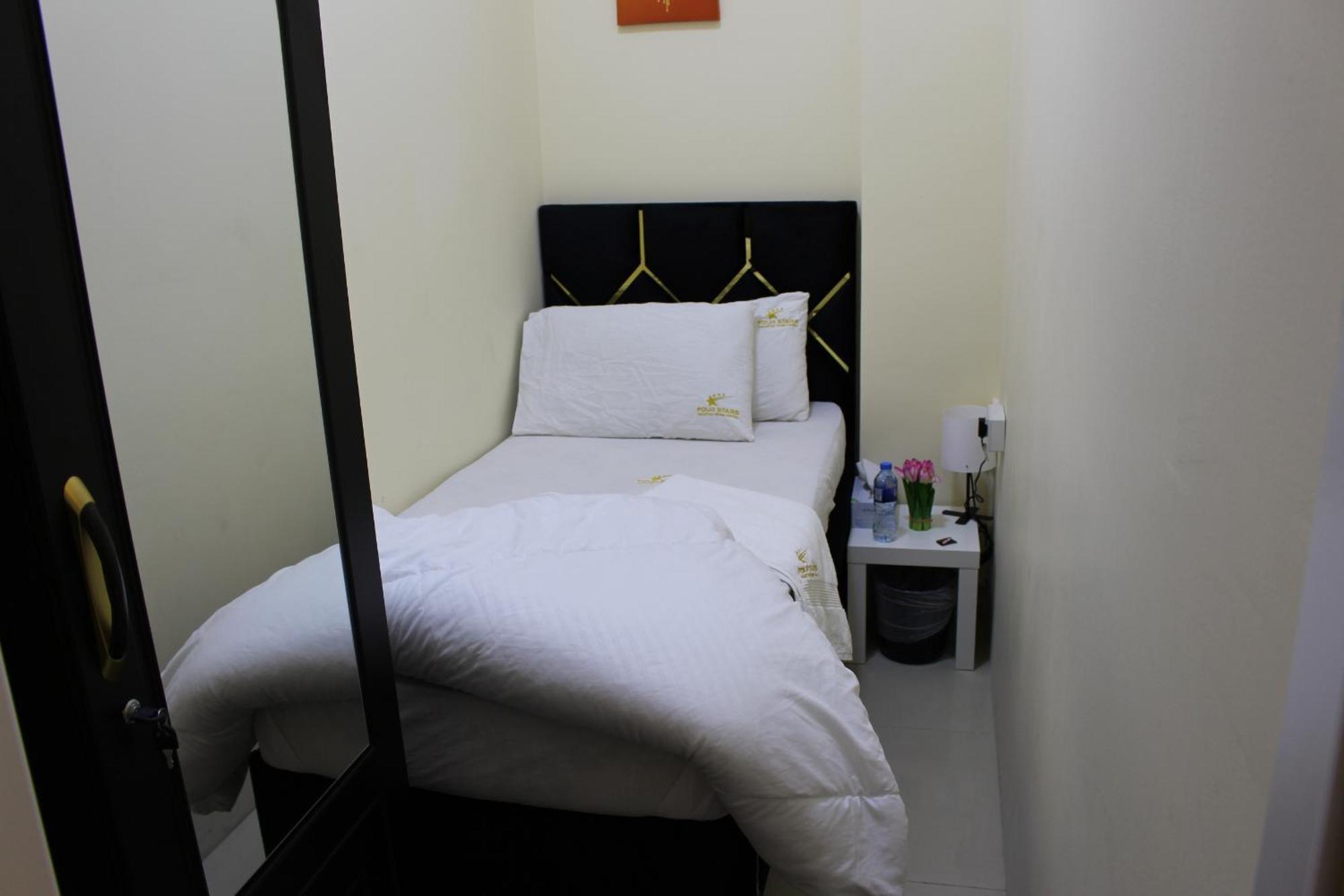 Four Stars Hostel Dubai Buitenkant foto